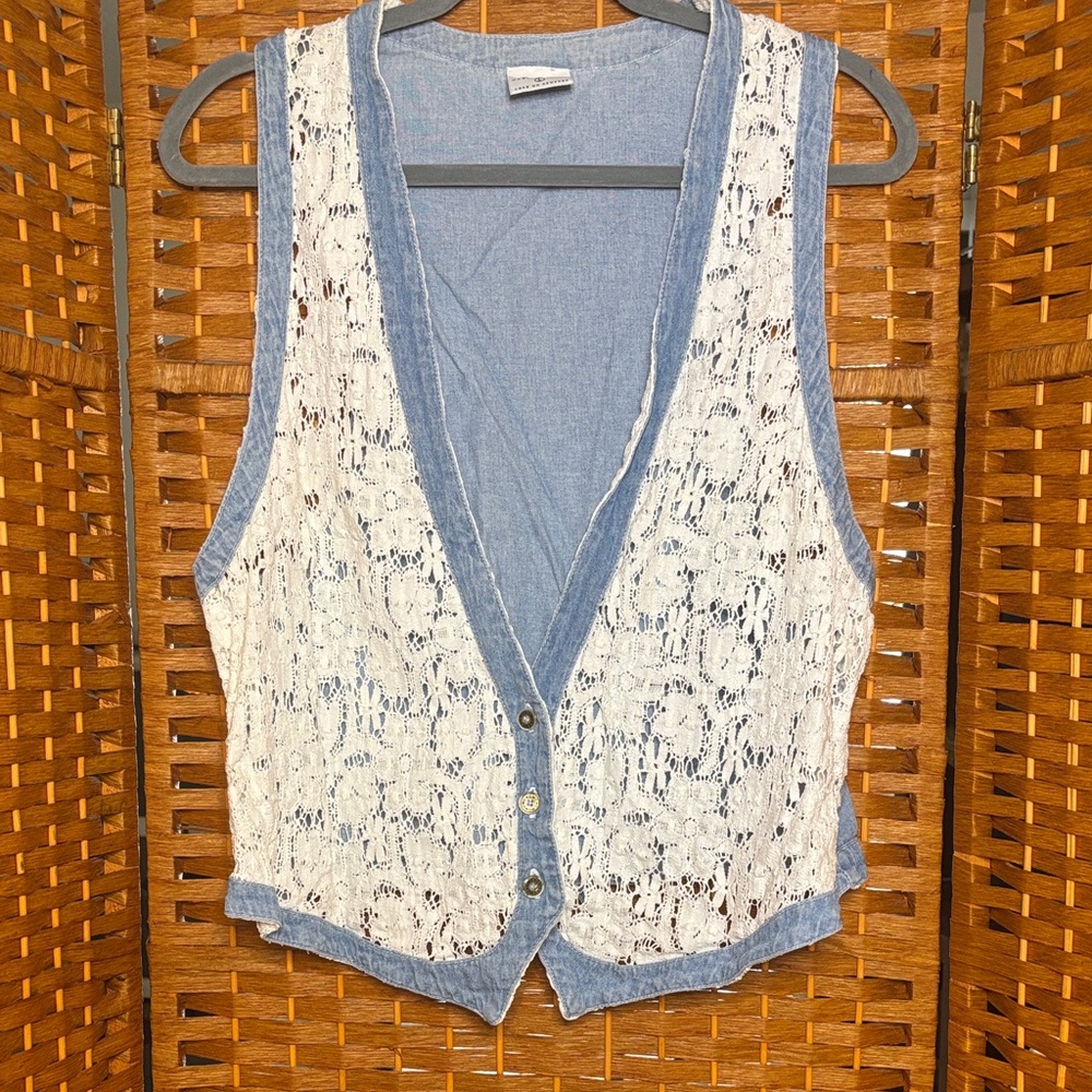 💰💰 3/$10
Vintage Denim & Lace Vest